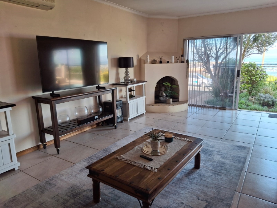 5 Bedroom Property for Sale in Sandbaai Western Cape
